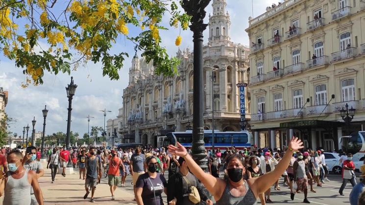 MANIFESTACIONES. Miles de cubanos disidentes al gobierno dictatorial continua protestando pese a la violenta represión policial.