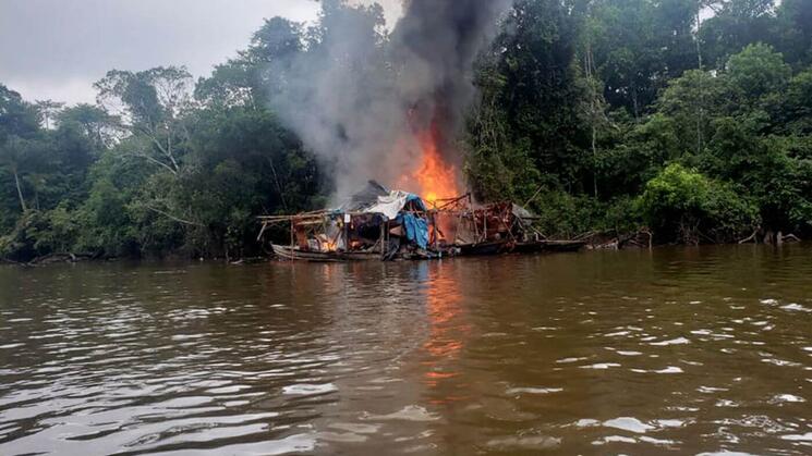 INTERVENCIÓN. La FEMA de Maynas ha destruido 48 dragas desde octubre del año pasado en el río Nanay. 