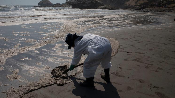 PENDIENTE. Repsol ha anunciado un avance del 79%, al 15 de febrero, en la limpieza del crudo derramado en el mar y litoral peruano.