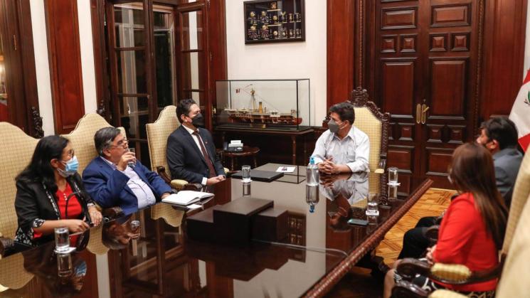 PRESENTE. Vladimir Cerrón acompañó a la bancada de Perú Libre cuando se reunió por primera vez con el presidente Pedro Castillo.