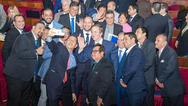 EN LIMA. El congresista Alejandro Muñante (Renovación Popular) organizó, con apoyo de la CIT Perú, una conferencia con el alcalde salvadoreño Gustavo Acevedo.