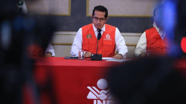 ELECCIÓN: El 21 de noviembre de 2024, en un proceso en el que fue el único candidato, Roberto Burneo se convirtió en presidente del JNE.