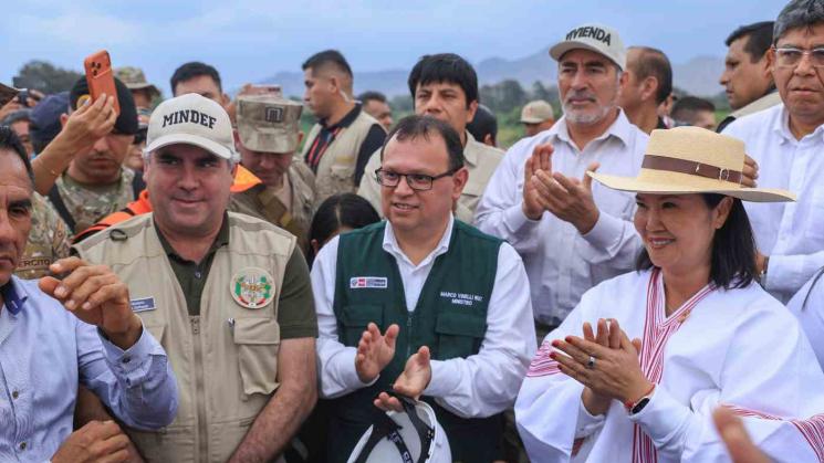 PROPUESTA. Los ministros Marco Vinelli y Rafael Belaúnde anunciaron que emitirán un decreto de urgencia para agilizar servicios por impuestos.