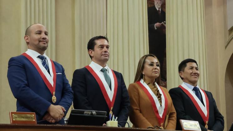 VÍNCULO. El presidente del Senado, Miguel Torres, y dos vicepresidentes de esta cámara contrataron a sus aportantes de campaña.