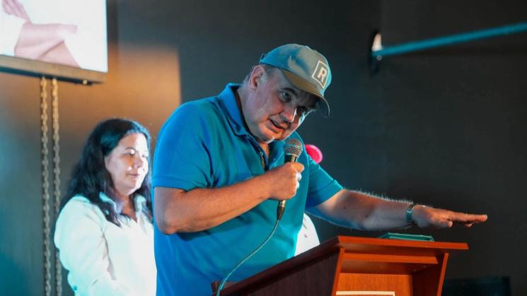INCERTIDUMBRE. Partido de Rafael López Aliaga gana en Lima, según boca de urna. Pero todavía no se sabe si recibirá credenciales de alcalde.