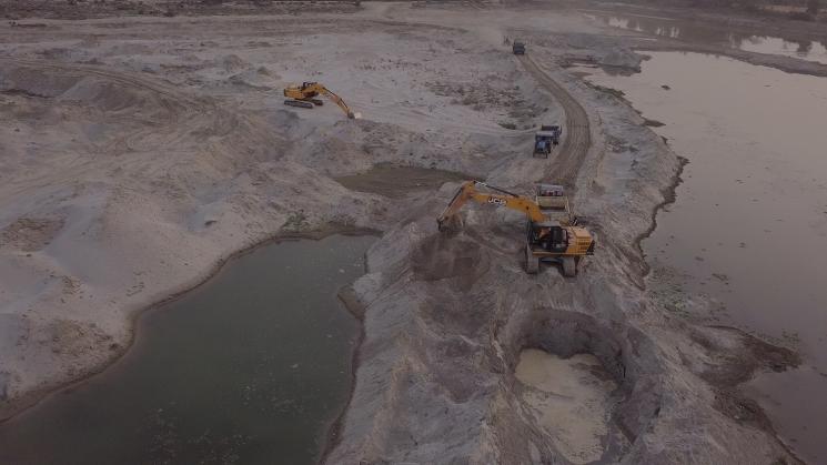ARENA. Un negocio que suele pasar desapercibido, pero que está generando un daño ambiental considerable, según advierte la ONU. En la India ya se habla de mafias que lo explotan.