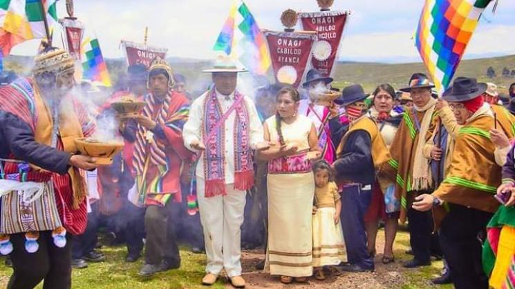 GOBERNADOR. Aduviri juramentó dos veces. El 1 de enero en un acto oficial y el último fin de semana en una ceremonia de ofrenda a la tierra en Sillustani.