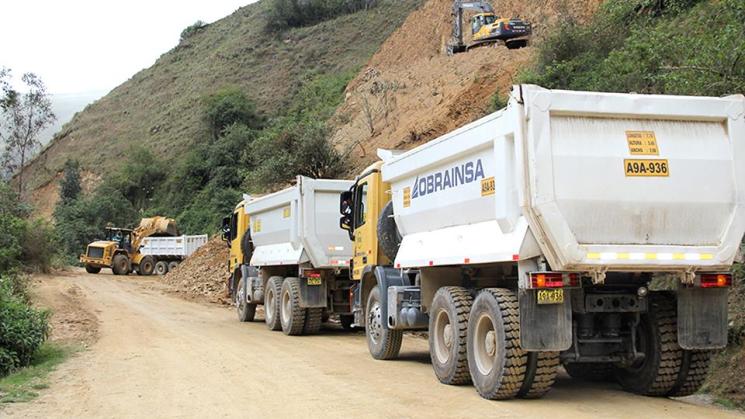 ABANDONO. Maquinaria de Obrainsa en la provincia de Pataz, La Libertad, cuando la obra estuvo en plena ejecución.
