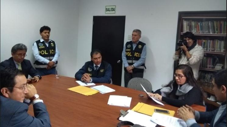 Intervención de la Fiscalía en las oficinas de IDL-R en un intento de incautar los audios que implican a jueces y fiscales en presuntos delitos.
