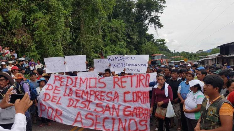 BLOQUEO. Ciudadanos de San Gabán bloquearon la carretera Interoceánica durante el viernes y el sábado, como protesta contra el programa de erradicación de hoja de coca.