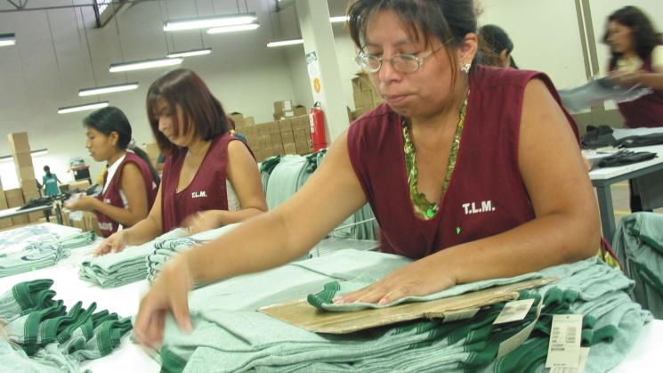 DIFERENCIAS. Los salarios son distintos pese a ser grupos que comparten la misma edad, educación, tipo de trabajo y otras características comunes. 