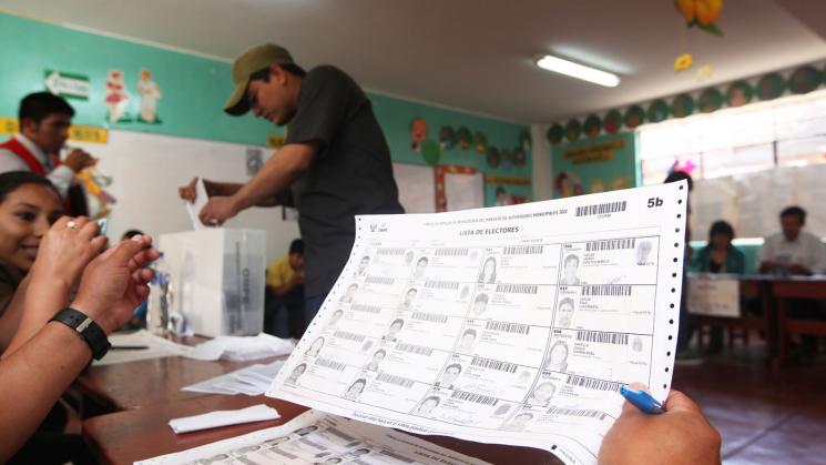 PRÓXIMA ELECCIÓN. Población de 13 regiones volverá a las urnas este 9 de diciembre para elegir a sus gobernadores regionales en segunda vuelta. 