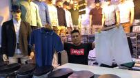 COMPETENCIA. Gabriel Quispe confecciona con materiales peruanos para garantizar la calidad pero debe competir con prendas importadas de bajo costo.