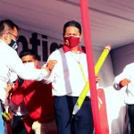 VÍNCULOS. Paul León Untiveros (izquierda) junto a Vladimir Cerrón (centro) y el actual presidente Pedro Castillo (derecha) en un mitin de la campaña del 2021.