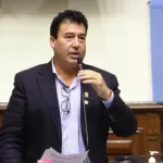Es falso que el dictamen de retorno a la bicameralidad indica que la reelección parlamentaria es por un solo periodo