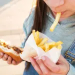 RELACIÓN. Las condiciones socioeconómicas entre los seis a 18 meses de edad se relacionan con el riesgo de sobrepeso y obesidad durante la infancia y la adolescencia.