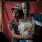 TALENTO. Tayra pertenece al pueblo shipibo-konibo de San Francisco en Ucayali. Tiene un salón de belleza donde realiza cortes de cabello y también confecciona prendas.