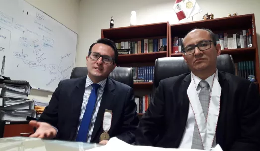 ACUSADORES. Los fiscales anticorrupción Elvis Suarez (derecha) y Eiser Jimenez (izquierda) estuvieron a cargo de la investigación y acusación contra el clan Orellana y altos exdirigentes de los Registros Públicos.