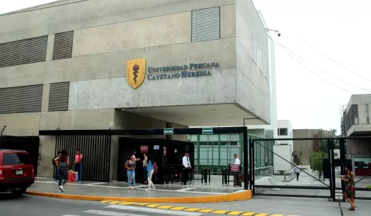 LISTA. La Universidad Peruana Cayetano Heredia entregó un registro de vacunados que revela inconsistencias, duplicidad de nombres y faltas al protocolo.