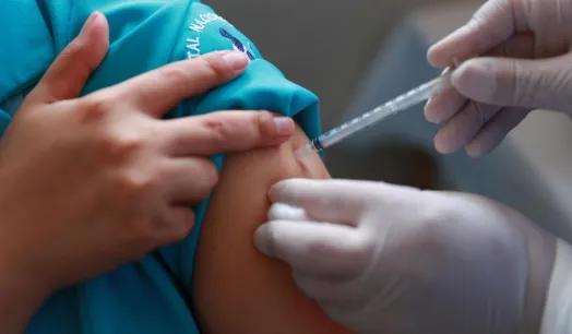 SEGURA. Ensayo clínico realizado en Estados Unidos revela que la vacuna de AstraZeneca es 79% eficaz y no tiene efectos secundarios graves.