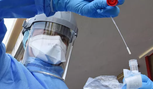 DETECCIÓN. La prueba molecular es la más indicada para un diagnóstico rápido a personas con síntomas de la Covid-19.