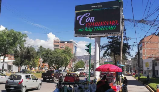 CUSCO. Uno de los paneles instalados en la ciudad imperial con mensaje en contra del comunismo. 
