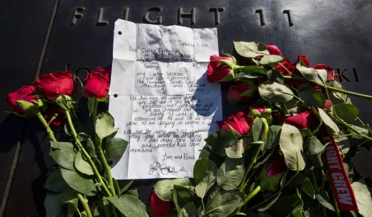 HOMENAJE. Carta a la tripulación del Vuelo 11 dejado por una aeromoza: “Han sido 20 años desde que nos dejaron. No los olvido y nunca lo haré. Son honrados y recordados diariamente. Nada es lo mismo sin ustedes (...)".