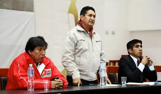 CÚPULA. Waldemar Cerrón y Arturo Cárdenas, hoy bajo investigación por lavado, forman parte del círculo cercano del fundador de Perú Libre.