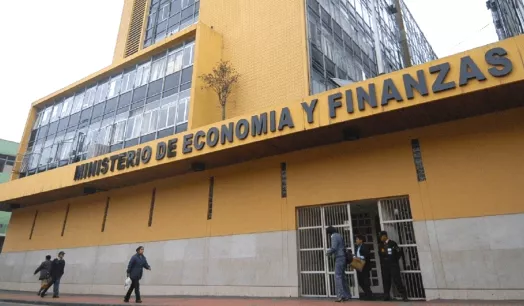 DEBATE. El Congreso deberá decidir en los próximos días si le otorga facultades legislativas al MEF para este propósito.