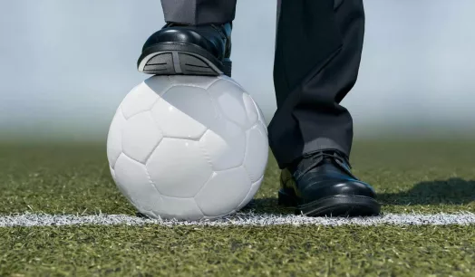 EL VALOR DE UN JUGADOR. Autoridades investigan el millonario mercado de las transferencias de jugadores de fútbol. 