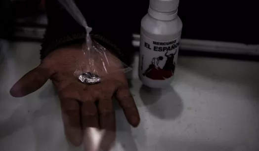 VENTA. En la ciudad de La Paz (Bolivia) el comercio de mercurio se realiza sin restricciones, a pesar de su toxicidad y vínculo con la minería ilegal. 