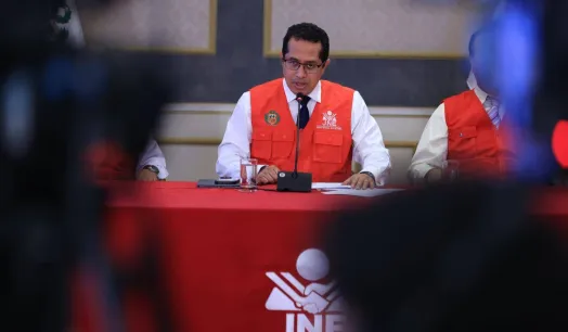 ELECCIÓN: El 21 de noviembre de 2024, en un proceso en el que fue el único candidato, Roberto Burneo se convirtió en presidente del JNE.