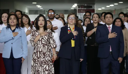 PERSONAJES. Al centro, viceministra Erika Valdivieso y ministra María Seminario en una actividad de la nueva gestión del Ministerio de la Mujer y Poblaciones Vulnerables.