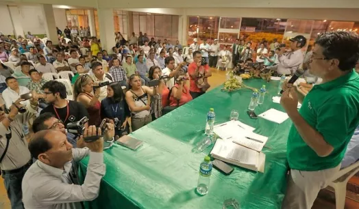 PREOCUPACIÓN. El presidente ejecutivo de Devida, Rubén Vargas, se reunió el mes pasado en Tingo María con autoridades y agricultores para escuchar sus reclamos.