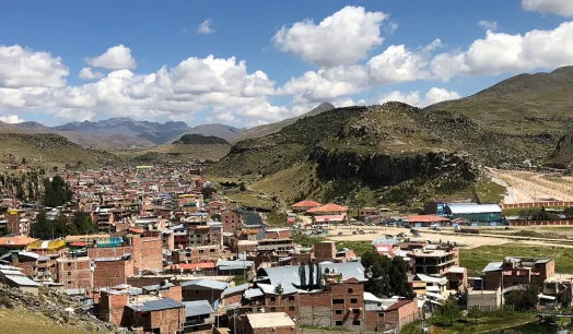 CORAZÓN DE LOS ANDES. Vista panorámica del distrito de Challhuahuacho. 