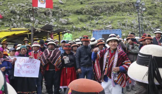 DISCURSO. El presidente de Fuerabamba, Gregorio Rojas, aseguró en quechua que la liberación de hermanos Chávez Sotelo es una condición previa a las negociaciones con el Estado y la mina. 