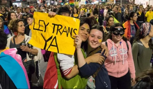 Los días previos a la aprobación de la norma se celebraron multitudinarias marchas en la ciudad de Montevideo.
