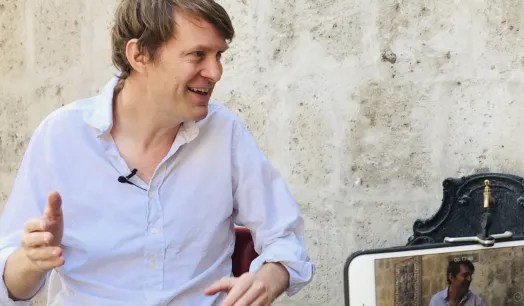 THE GUARDIAN. Luke Harding estuvo en el Hay Festival Arequipa 2018 para hablar sobre fake news y sobre campañas de desinformación en la política actual.