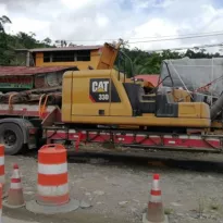 ANFIBIO. Las autoridades de Madre de Dios inmovilizaron una retroexcavadora que puede ser utilizada en terrenos blandos como aguas poco profundas.