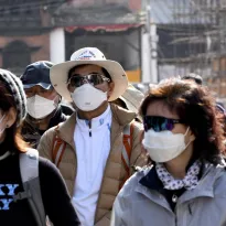 POLUCIÓN. En países como China, los ciudadanos utilizan de manera cotidiana mascarillas debido a los altos niveles de contaminación.