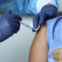 SINOPHARM. La vacuna del laboratorio chino ya ha sido aplicada a más de 400 mil profesionales de la salud.