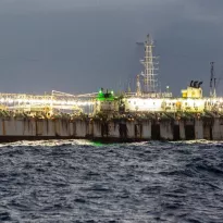 HALLAZGOS. Un total de 615 embarcaciones grandes, el 95 % de China, fueron detectadas pescando calamar gigante en el Océano Pacífico Sudeste, en el 2020. 