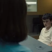 "ADOLESCENCIA". La serie cuestiona a los adultos, al sistema, a la escuela, a los discursos sobre autoridad y a la forma en que criamos y callamos.