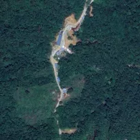 BASE. Fuerzas especiales de la Policía peruana intervinieron un campamento minero en la frontera amazónica con Ecuador y hallaron fusiles, pistolas y granadas.