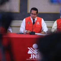 ELECCIÓN: El 21 de noviembre de 2024, en un proceso en el que fue el único candidato, Roberto Burneo se convirtió en presidente del JNE.