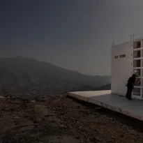 BÚSQUEDA DE VERDAD. Los restos del adolescente fueron sepultados en el cementerio El Paraíso, en lo alto de Manchay. Sus padres buscan esclarecer qué ocasionó su muerte.