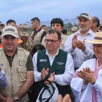 PROPUESTA. Los ministros Marco Vinelli y Rafael Belaúnde anunciaron que emitirán un decreto de urgencia para agilizar servicios por impuestos.