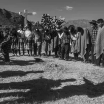 High school students recreate the tragic events that occurred on May 14, 1988 in the Cayara district and surrounding places.
