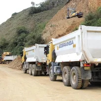 ABANDONO. Maquinaria de Obrainsa en la provincia de Pataz, La Libertad, cuando la obra estuvo en plena ejecución.
