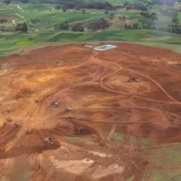 REMOCIÓN. El movimiento de tierras para el futuro aeropuerto internacional de Cusco, ubicado en el distrito de Chinchero, en la provincia de Urubamba.